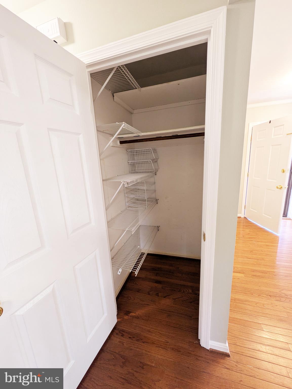 KNOLLAND - Residential