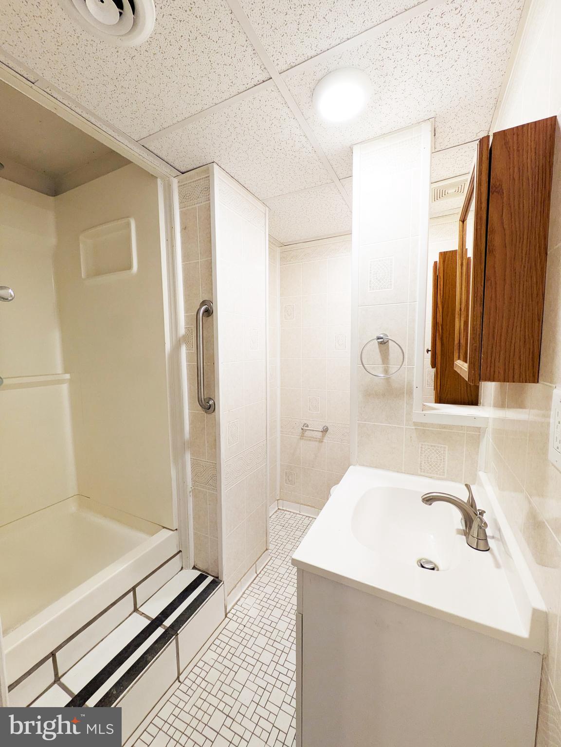 KNOLLAND - Residential