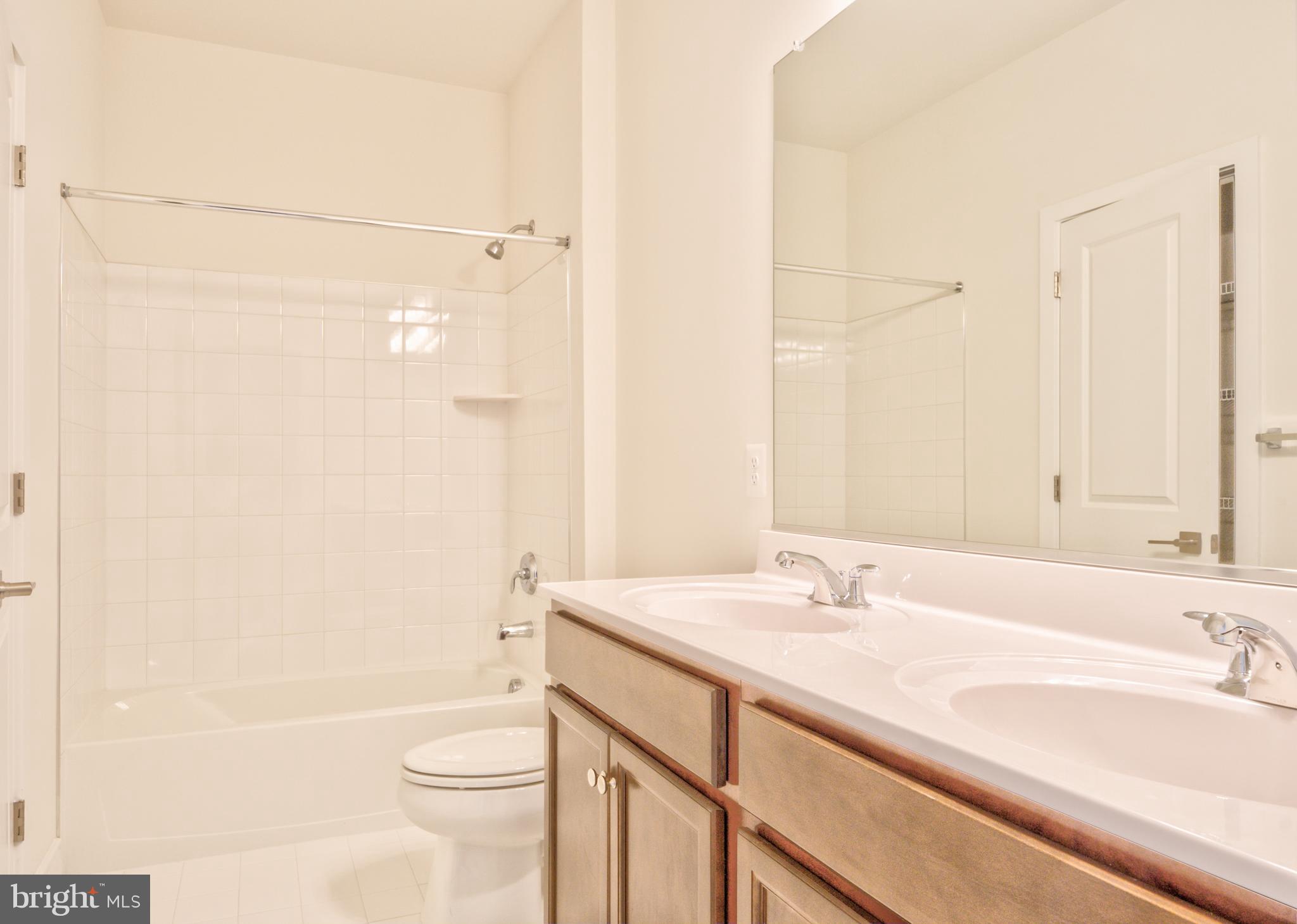 LAKE FREDERICK - Residential Lease