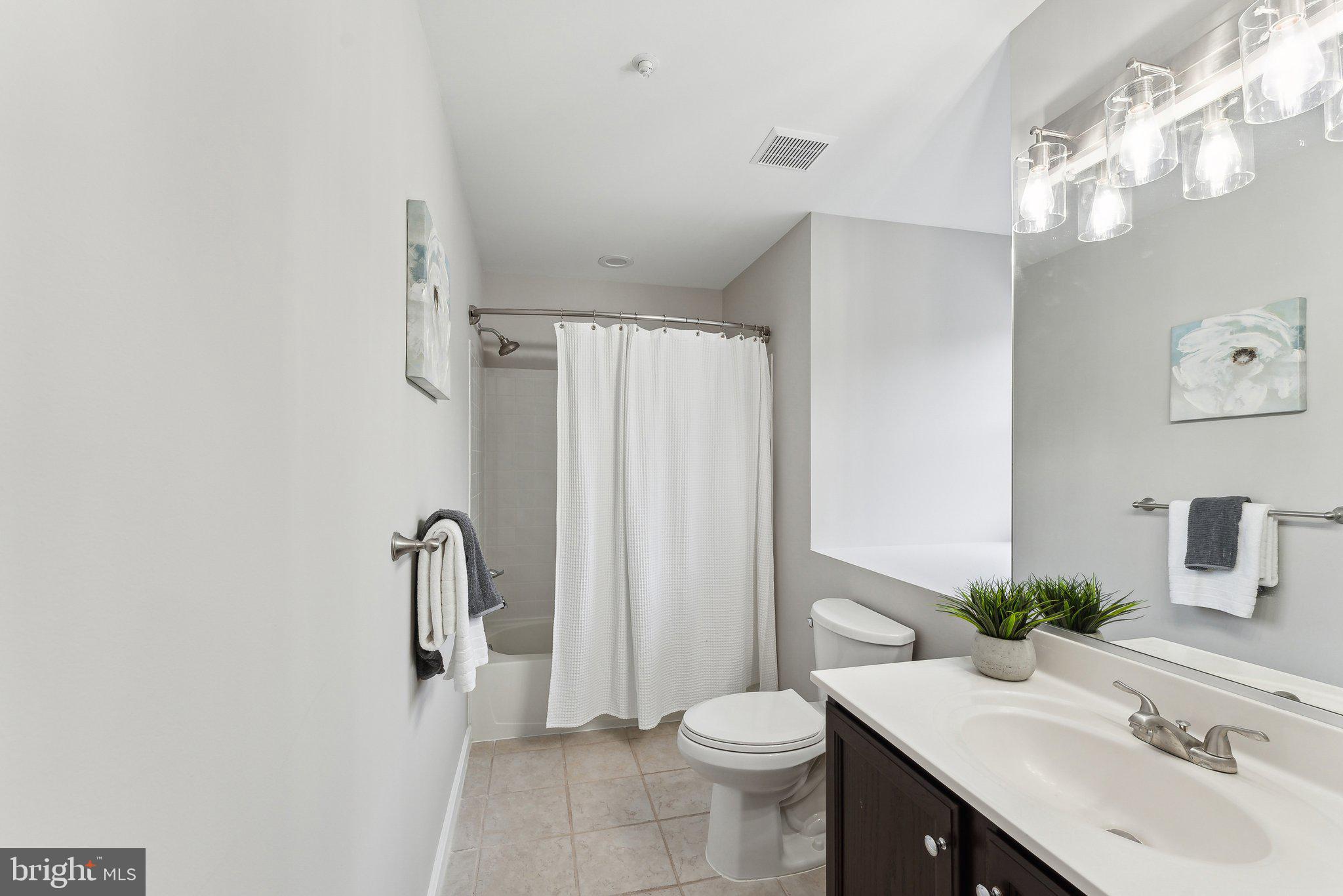 ISLAND CREEK - Residential