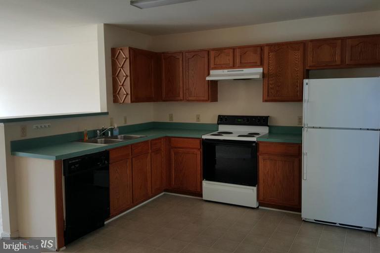 STONE RIVER - Residential Lease