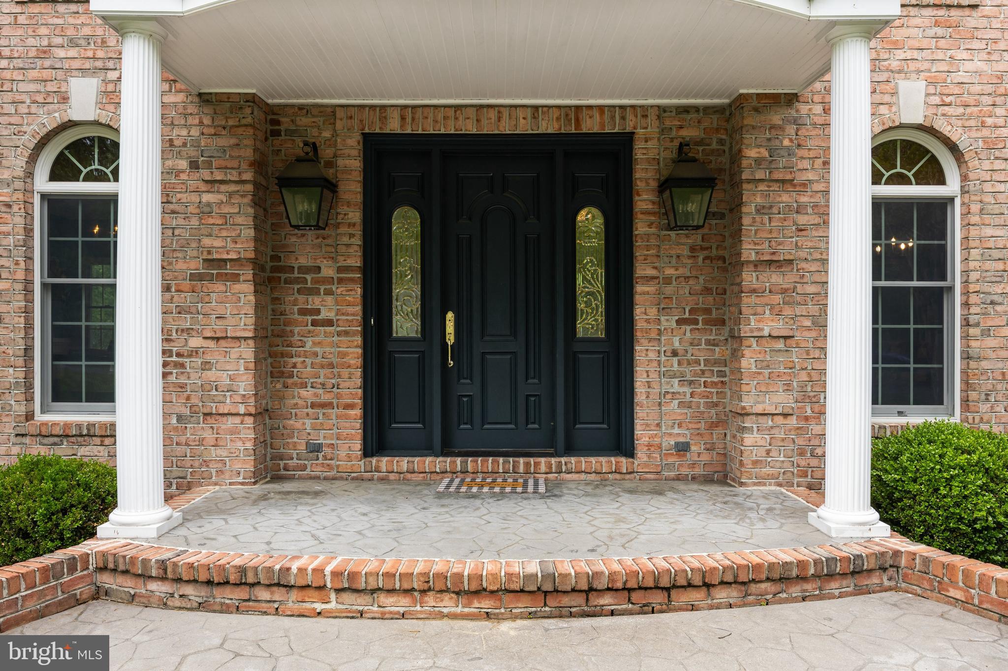 10 HAMILTON COURT