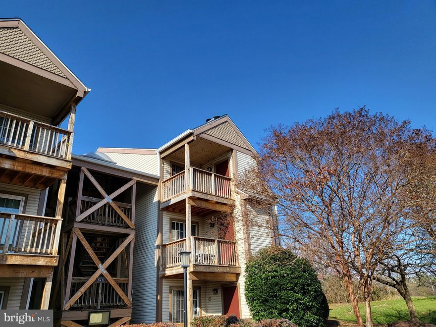 TOP FLOOR 2 BEDROOM/ 2 BATH UNIT  * OPEN AND AIRY FLOOR PLAN * FRESH NEUTRAL PAINT IN EVERY ROOM  * NEW VPF AND NEW CARPET * FIREPLACE  IN LIVING ROOM * THE SPACIOUS  PRIMARY BEDROOM INCLUDES A WALK-IN CLOSET AND PRIVATE BATHROOM * THERE IS ALSO SECOND BEDROOM  AND A FULL BATHROOM IN HALL WAY *  BREAKFAST  ROOM  * KITCHEN  WITH STAINLESS STEEL APPLIANCES *  BALCONY * WASHER  AND DRYER IN THE UNIT *  NEIGHBORHOOD AMENITIES INCLUDE OUTDOOR POOL, PLAYGROUNDS, SPORT COURTS, ETC.  * GREAT LOCATION CLOSE TO THE SPRINGFIELD/FRANCONIA METRO, I-95, I-495, SPRINGFIELD PARKWAY, SPRINGFIELD TOWN CENTER, KINGSTOWNE, FORT BELVOIR AND A LARGE VARIETY OF RESTAURANTS AROUND THE CORNER * SHOWS GREAT