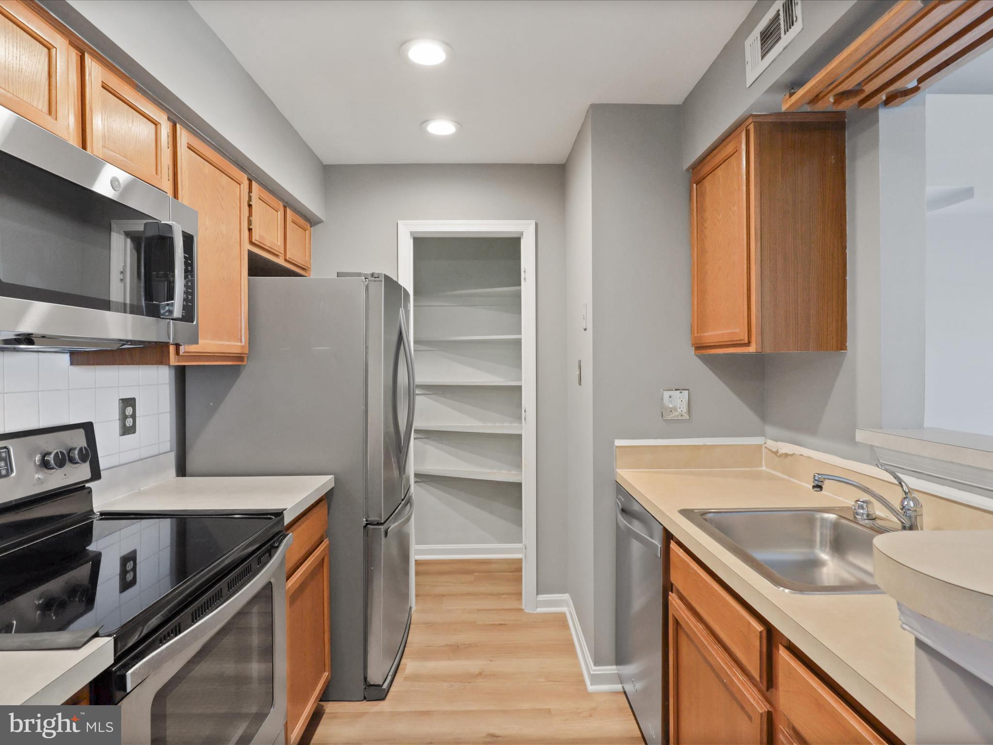 SURREY AT MANCHESTER LAKES - Residential