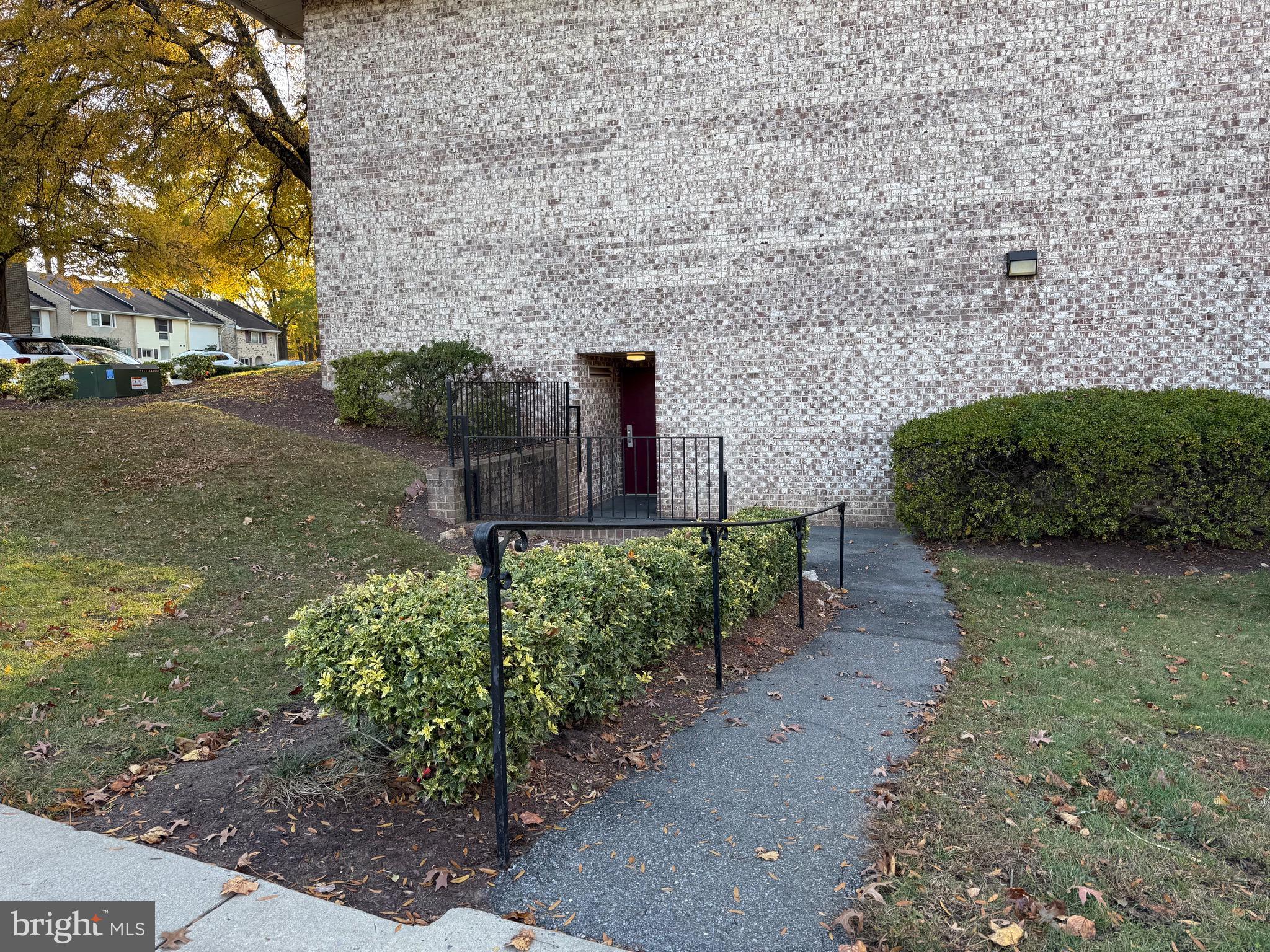 LEISURE WORLD - Residential