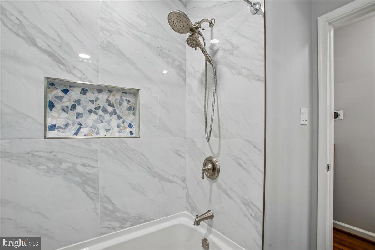 LOISDALE ESTATES - Residential