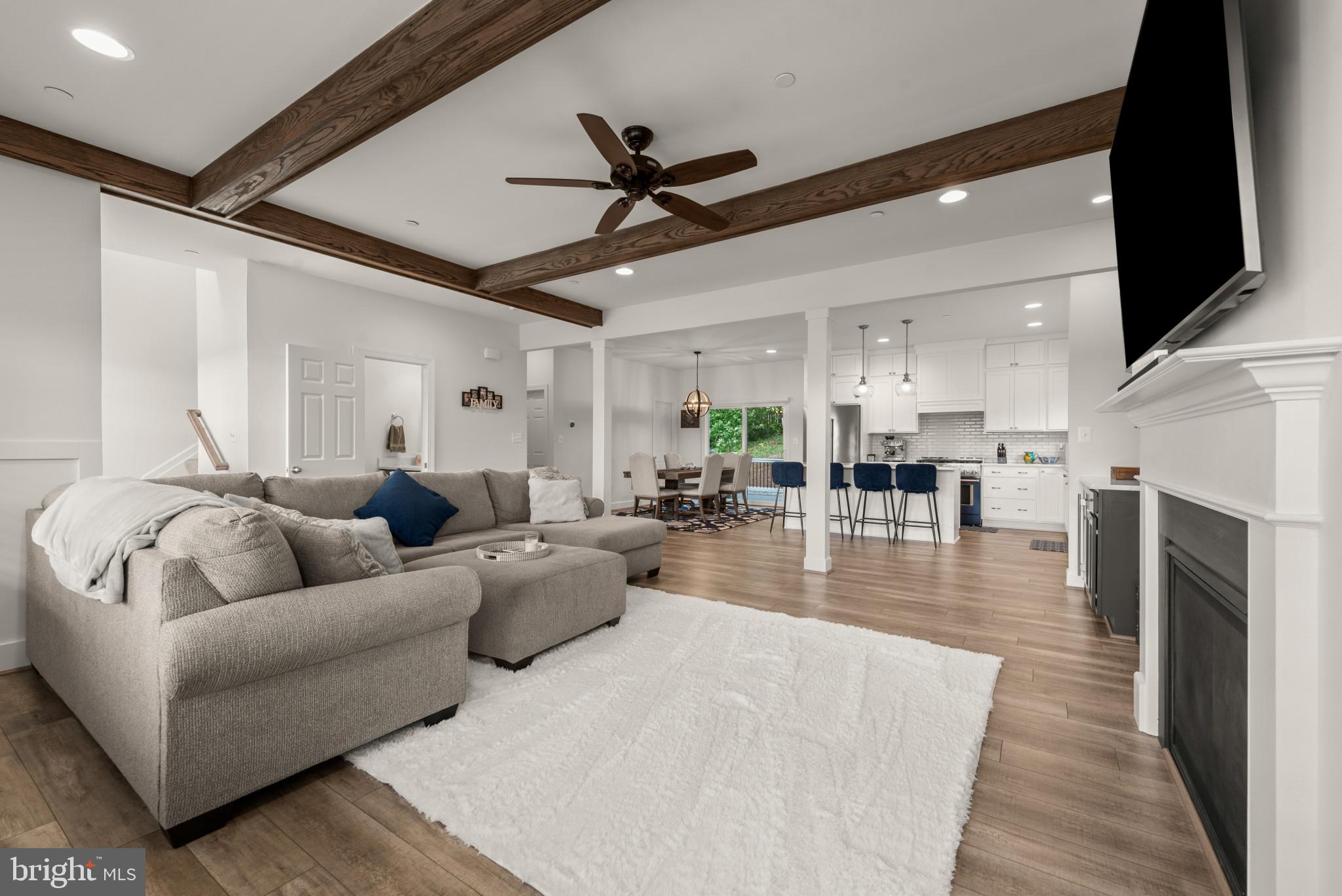 425 WALNUT DRIVE