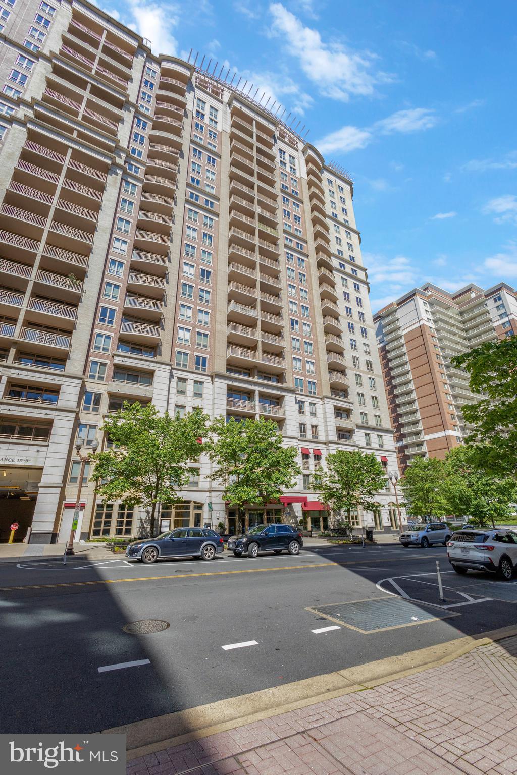 RESIDENCES AT LIBERTY CENTER - Residential