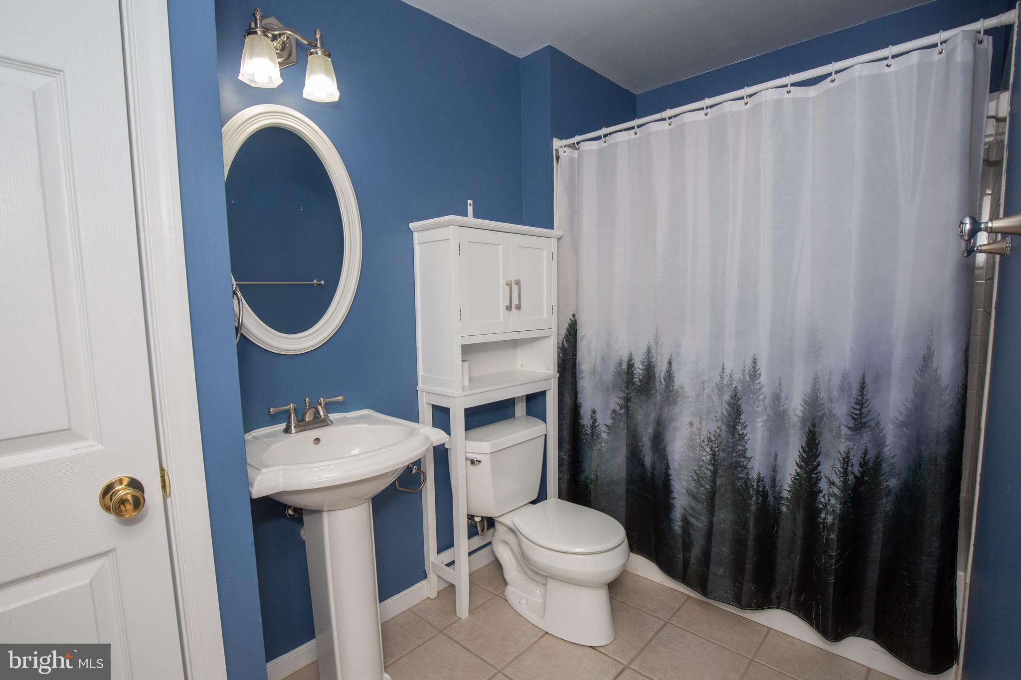 LOCUST HILL - Residential Lease