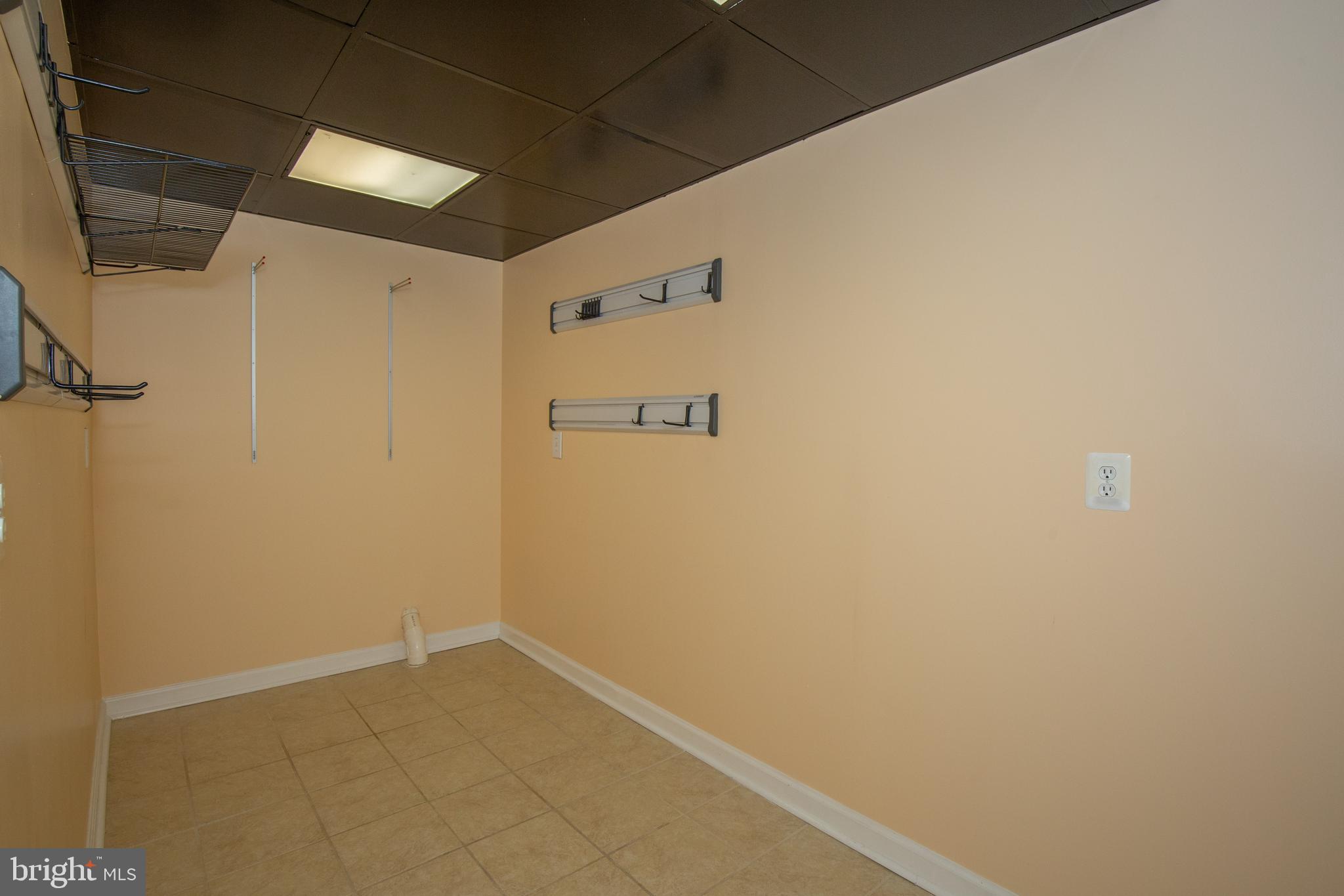 LOCUST HILL - Residential Lease