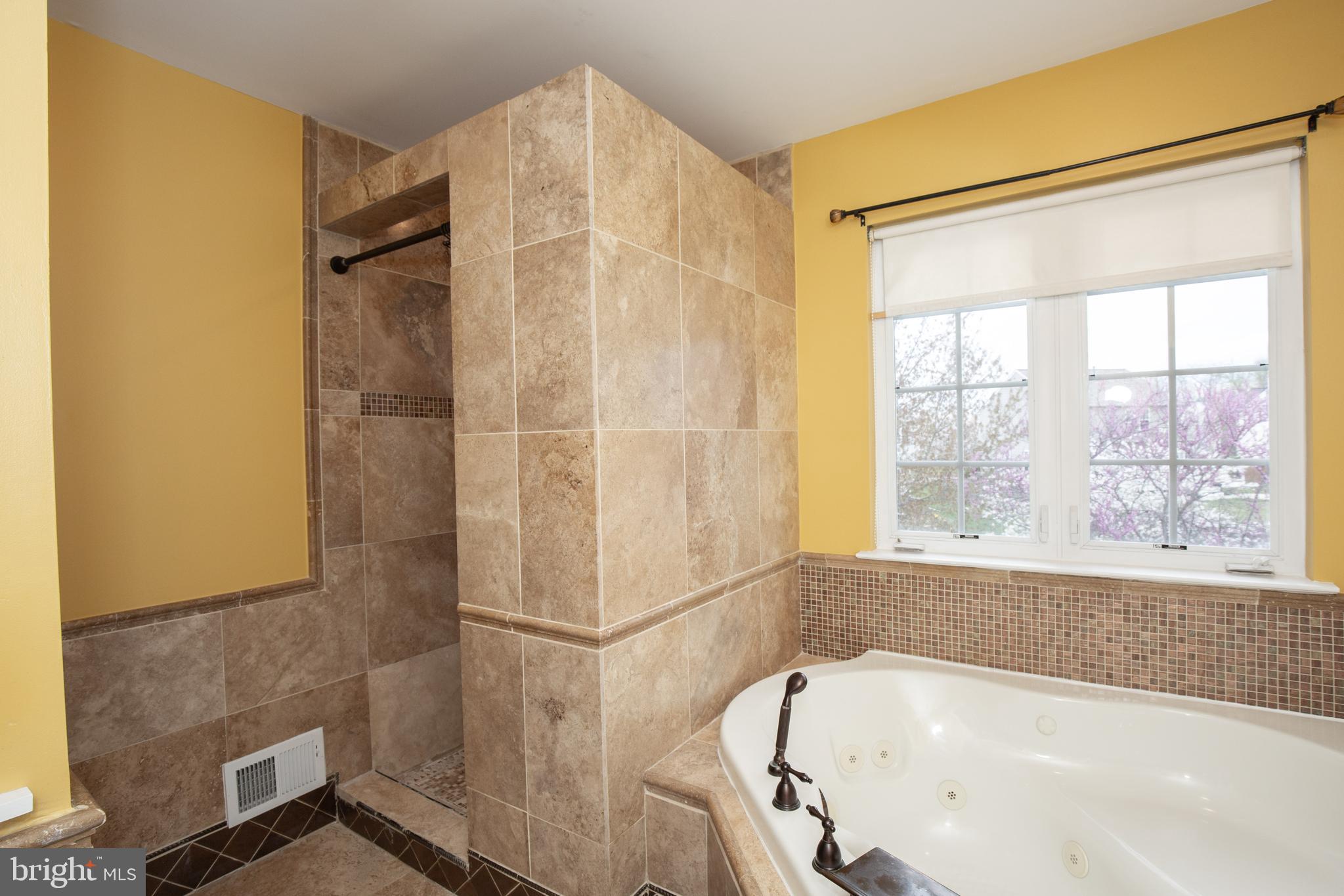 LOCUST HILL - Residential Lease