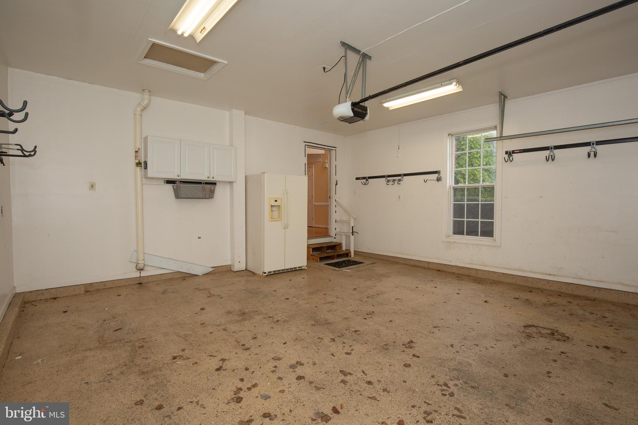 LOCUST HILL - Residential Lease