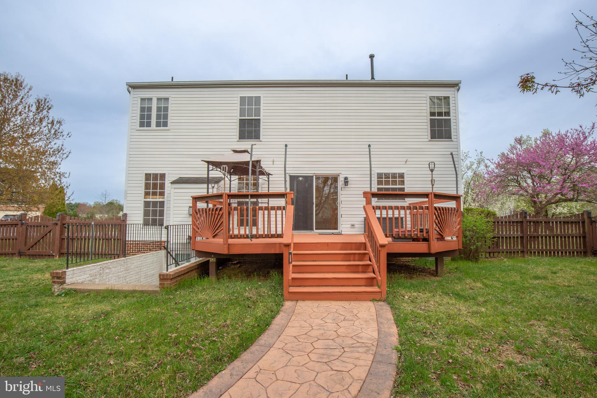 LOCUST HILL - Residential Lease