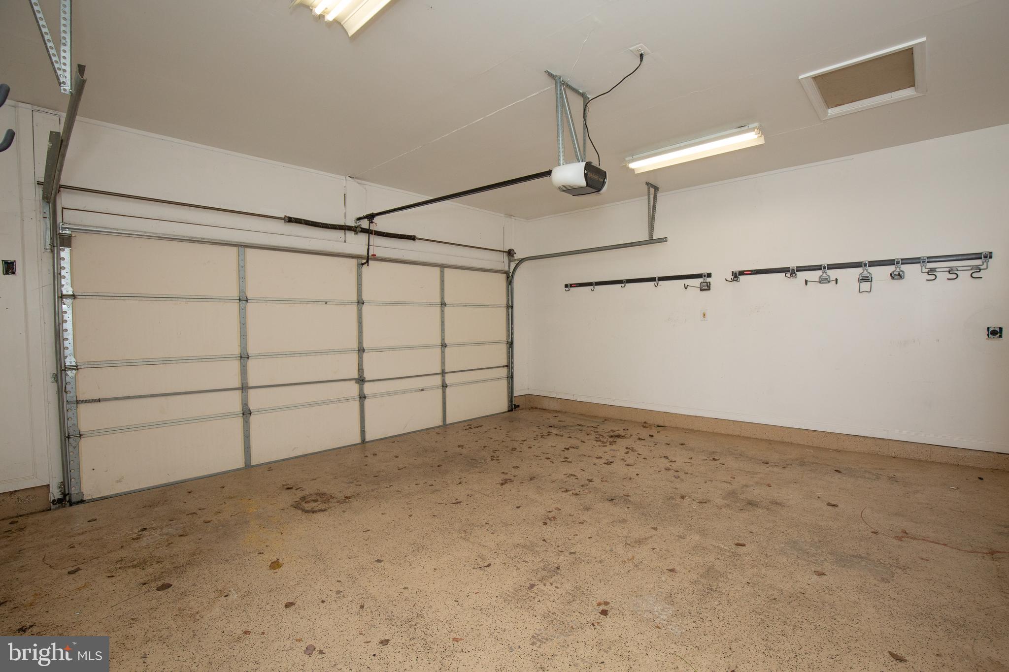 LOCUST HILL - Residential Lease