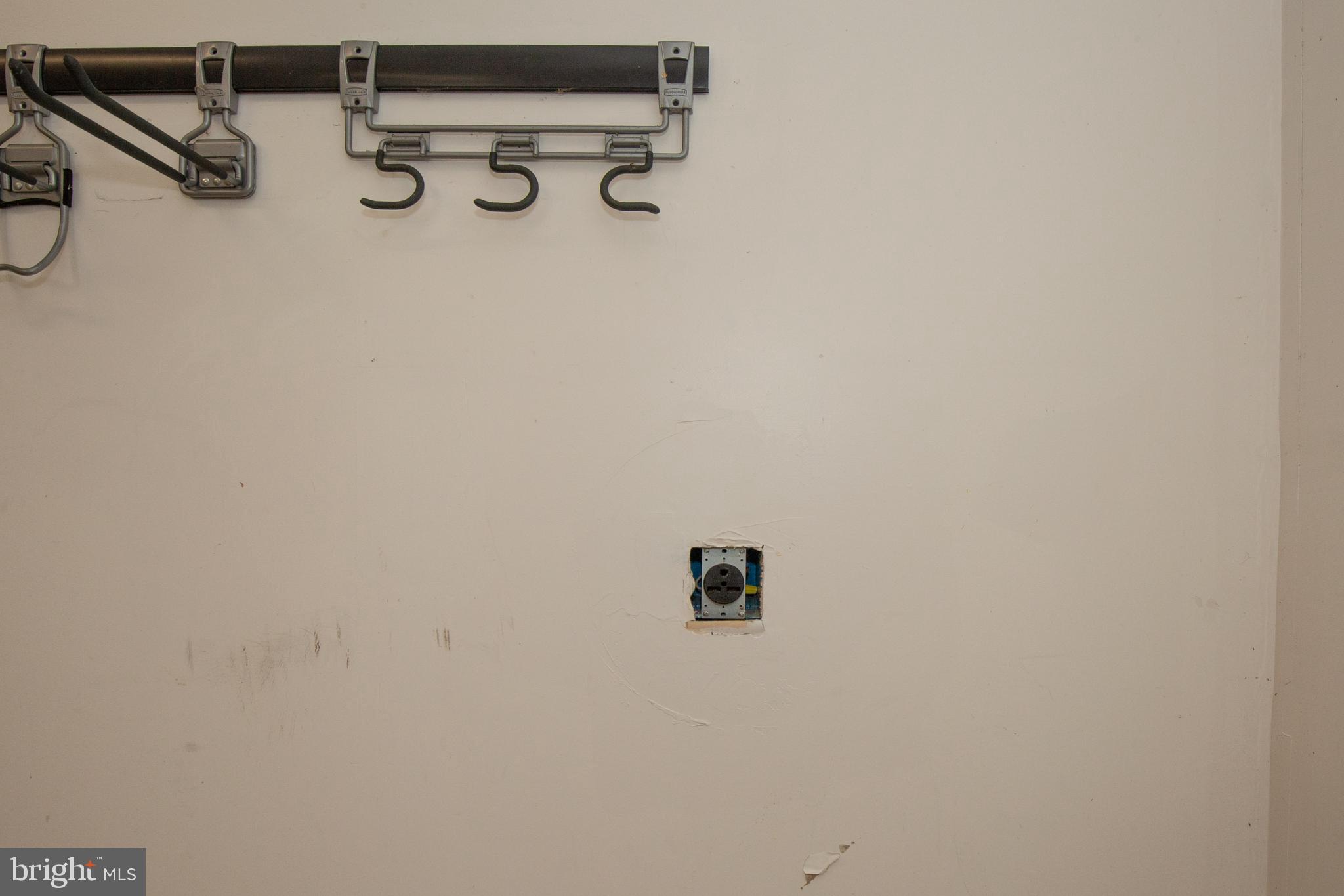 LOCUST HILL - Residential Lease