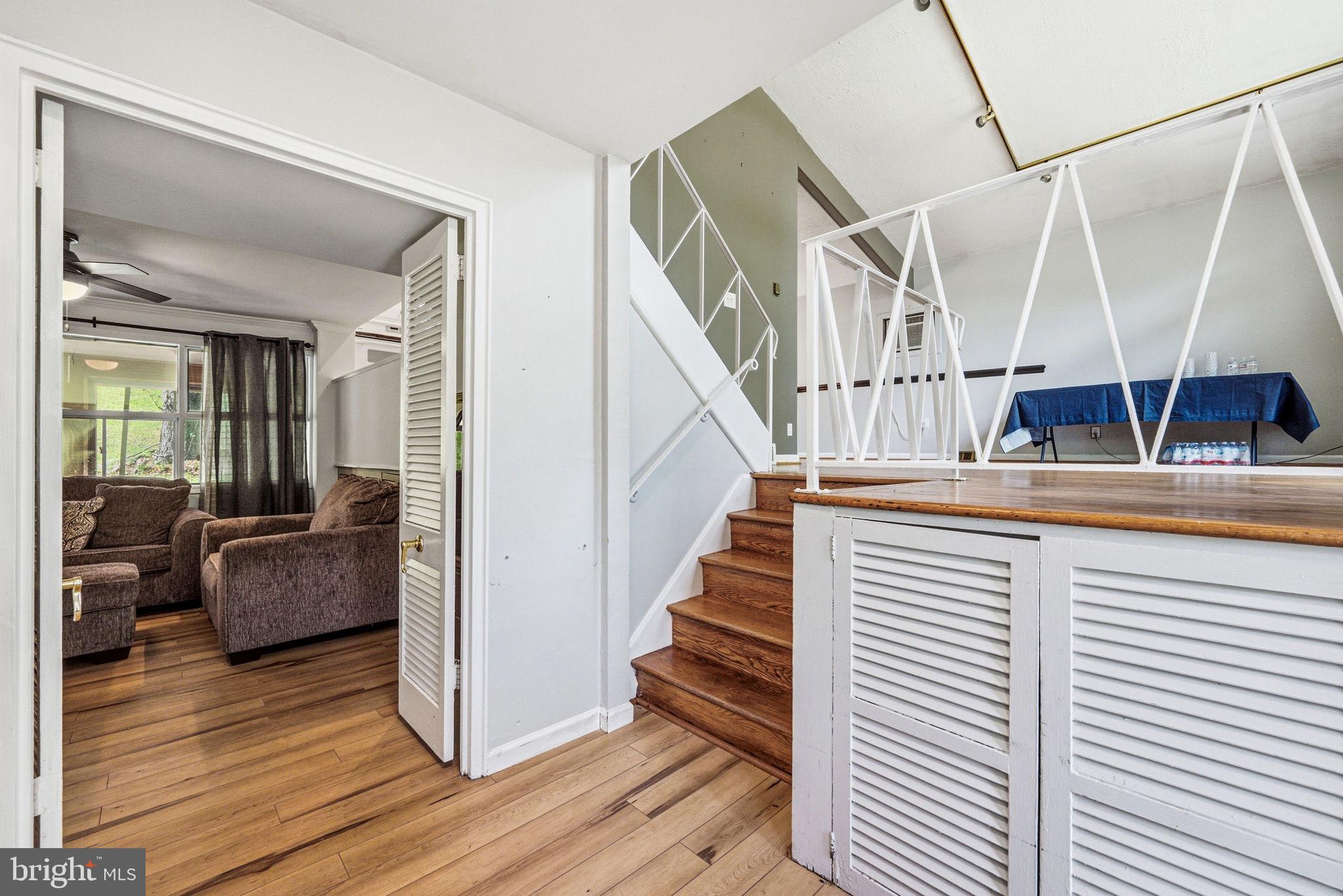 38 RED ROWAN LANE