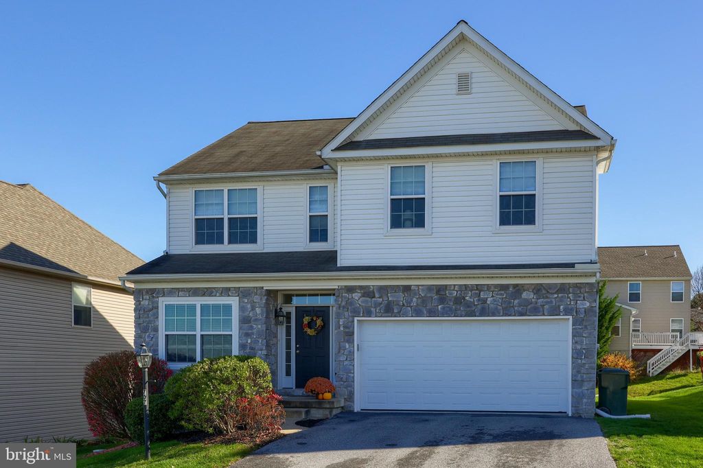 Photo of 707 BRIDLE WREATH LN, LANCASTER, PA 17601 (MLS # PALA2027598)