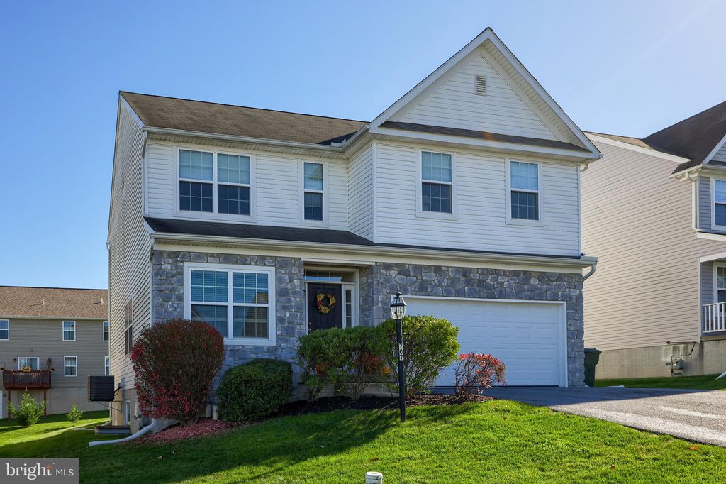 Photo of 707 BRIDLE WREATH LN, LANCASTER, PA 17601 (MLS # PALA2027598)