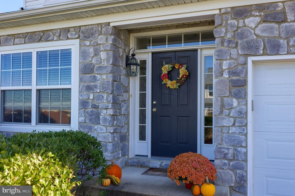 Photo of 707 BRIDLE WREATH LN, LANCASTER, PA 17601 (MLS # PALA2027598)