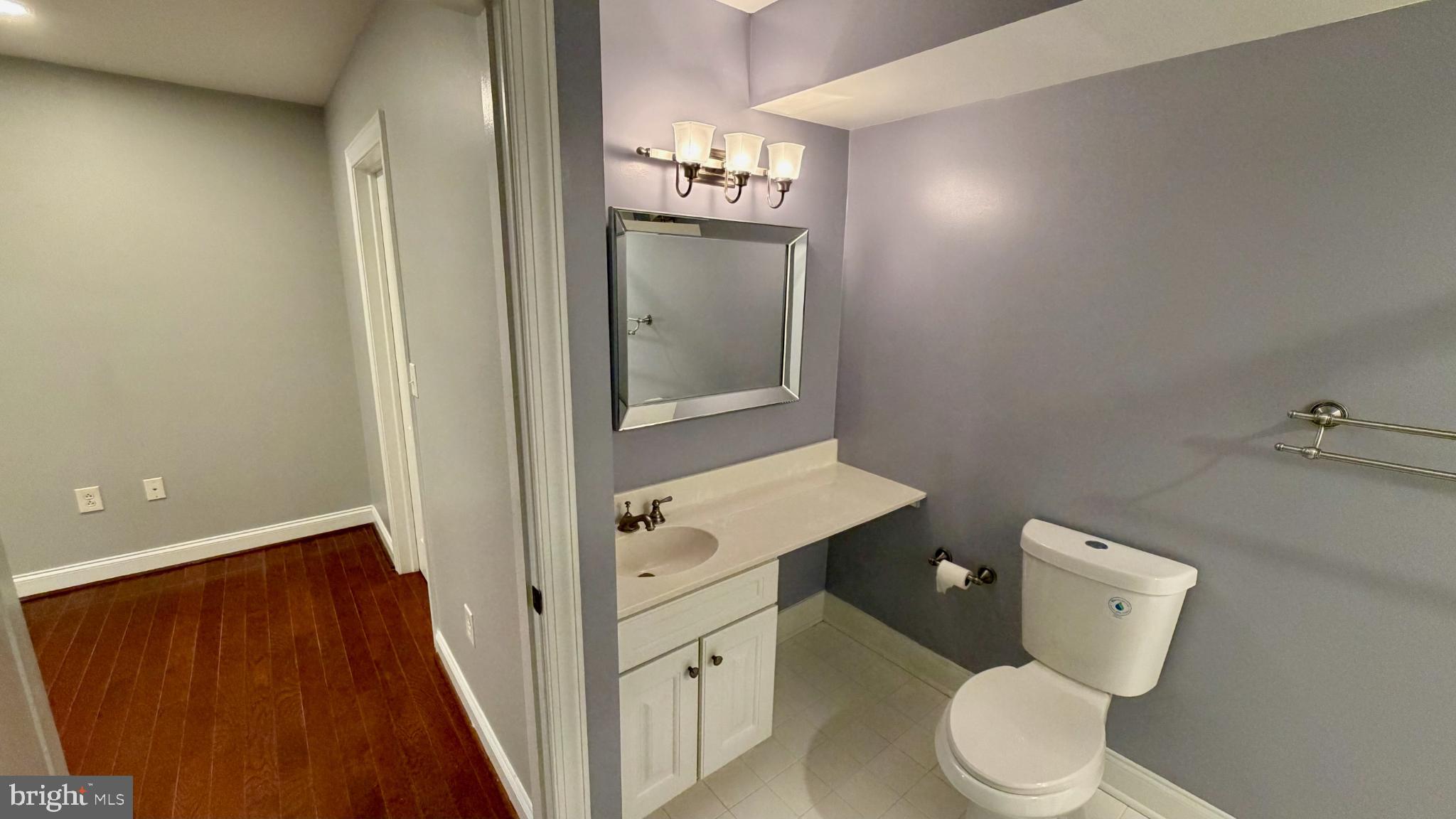 QUEEN VILLAGE - Residential