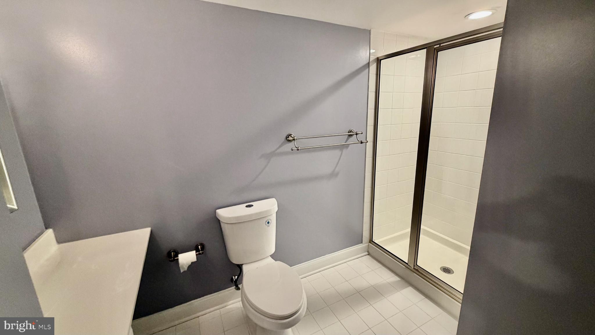 QUEEN VILLAGE - Residential