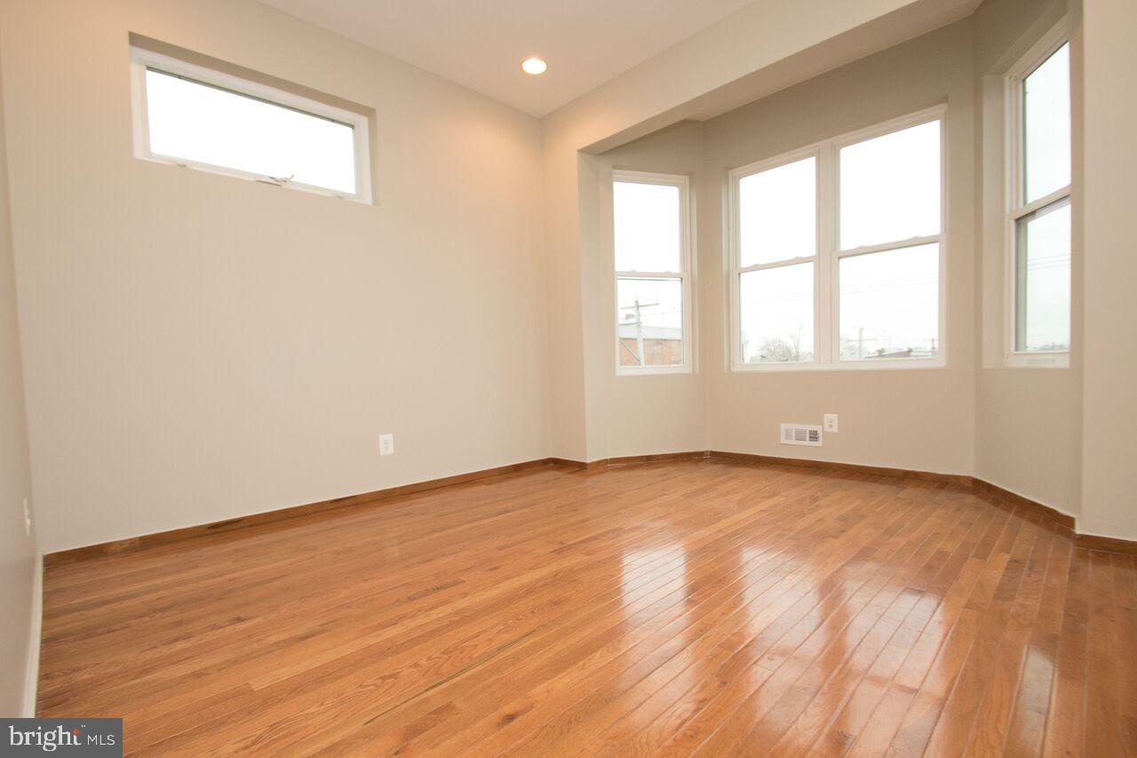 POINT BREEZE - Residential Income