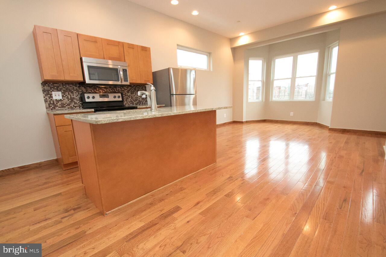 POINT BREEZE - Residential Income