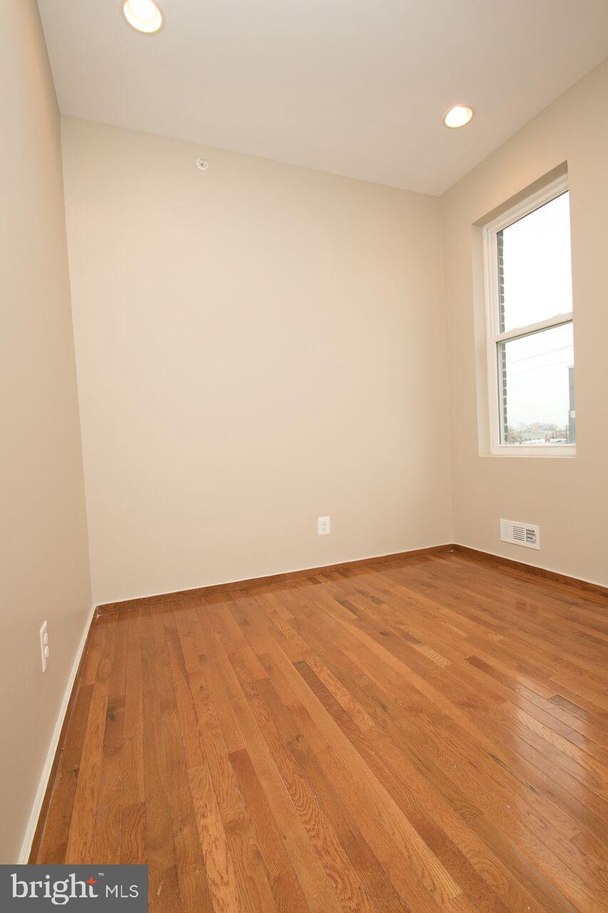 POINT BREEZE - Residential Income