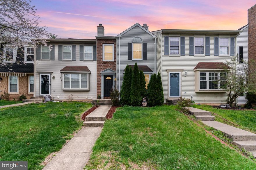 This spacious 3 bedroom  2.5 bath  townhome is nestled in the heart of Centerville, VA! This home boasts of stunning hardwood floors throughout, creating a warm and inviting atmosphere. The upgraded kitchen features sleek stainless steel appliances, high-end countertops, and custom cabinetry, making it a chef's dream.
Step outside to your private deck and fully fenced backyard, perfect for entertaining or relaxing in peace. The generous, light-filled rooms provide ample space for family living and hosting guests. The home's thoughtful design and modern upgrades ensure comfort and style.
Conveniently located near major commuter routes, including I-66 and Route 28, this home offers easy access to D.C. and other northern Virginia destinations. Local dining options, such as vibrant restaurants, cafes, and shops, are just minutes away, adding to the appeal of this fantastic location.
Don't miss your chance to call this turnkey home yours!