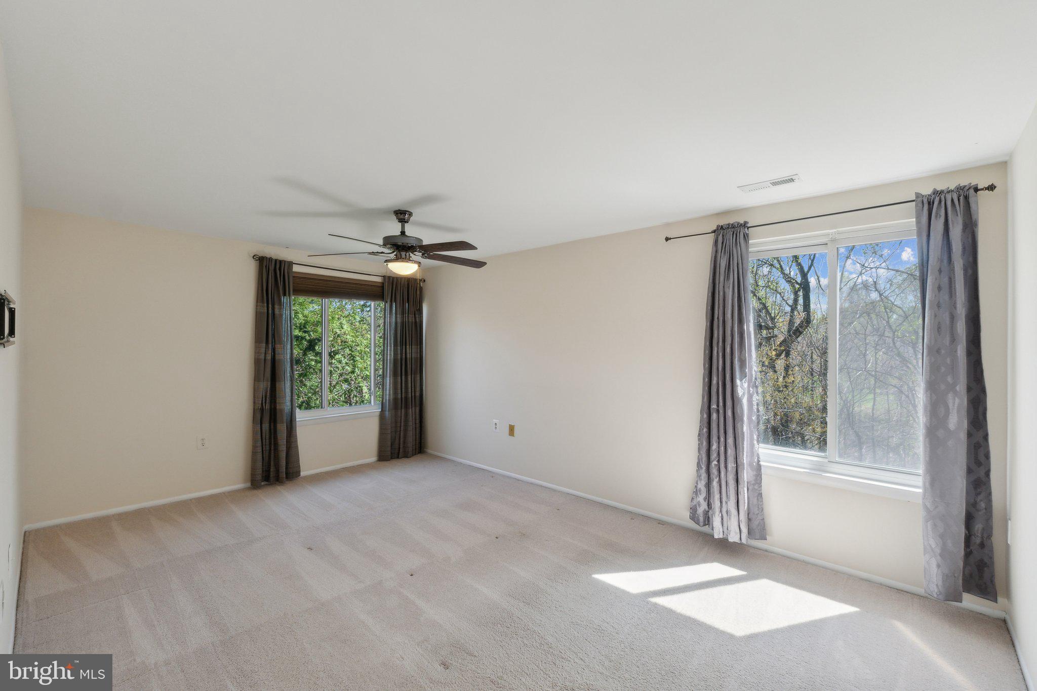 FARMINGDALE - Residential