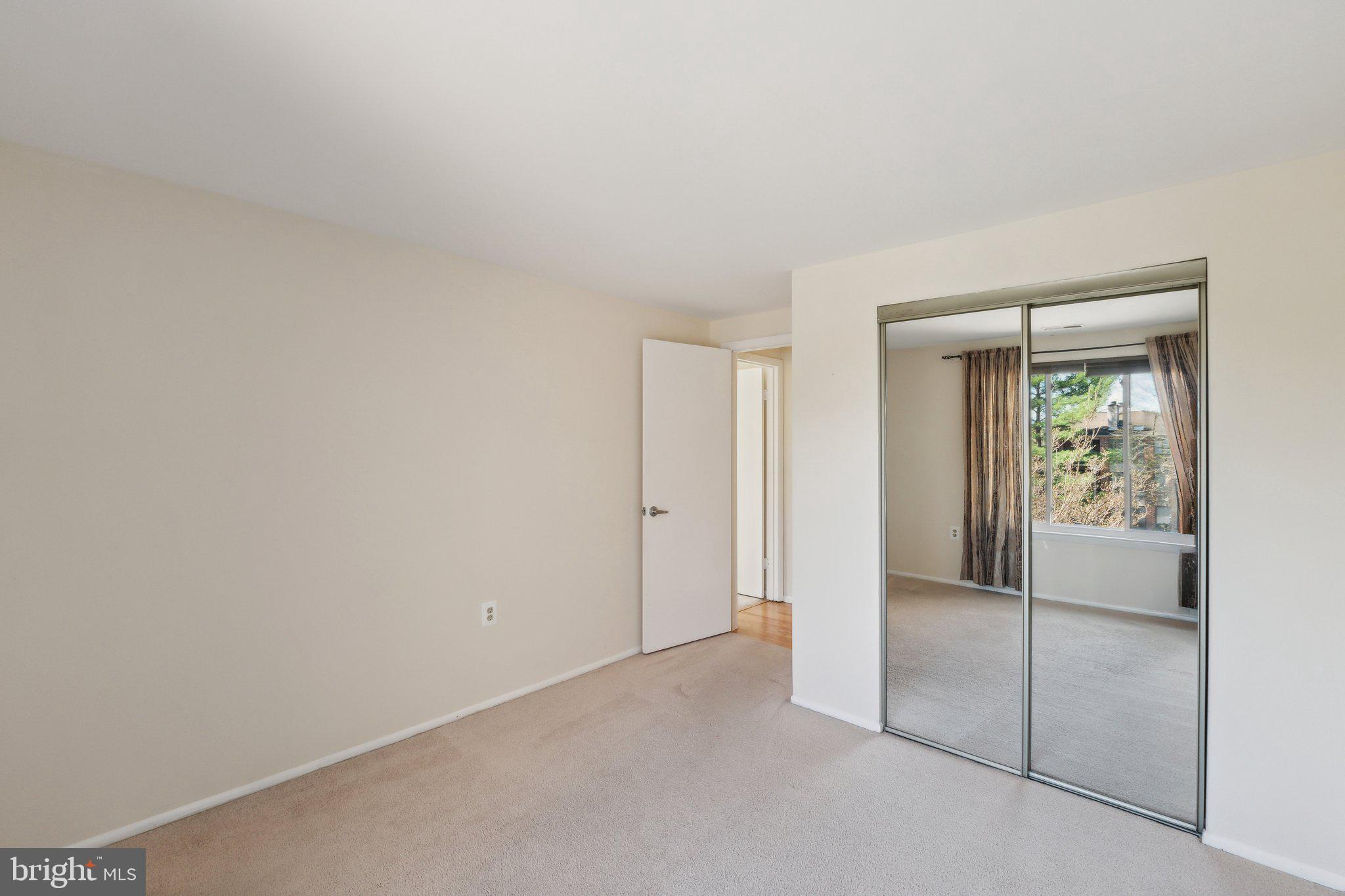 FARMINGDALE - Residential