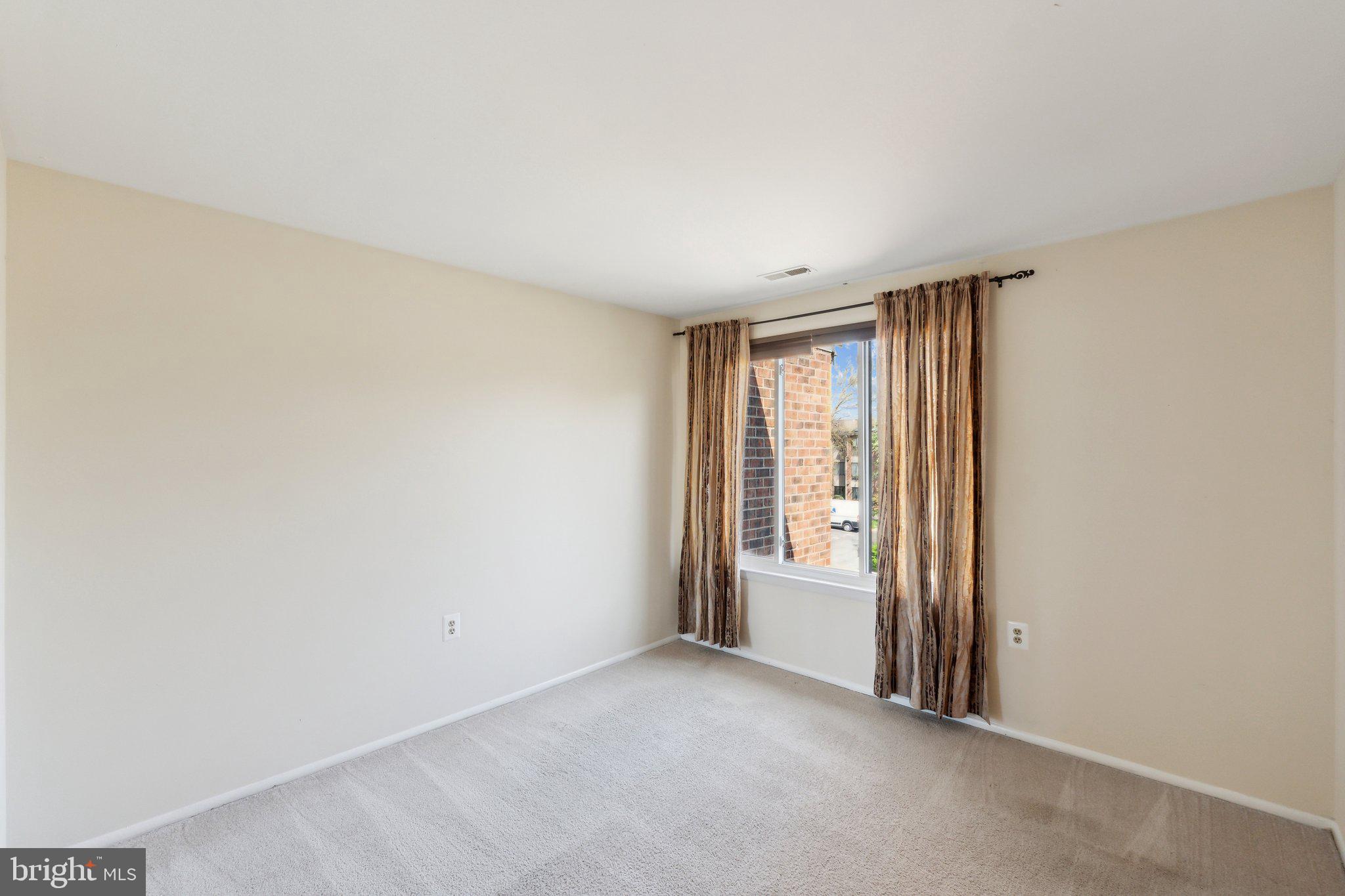 FARMINGDALE - Residential