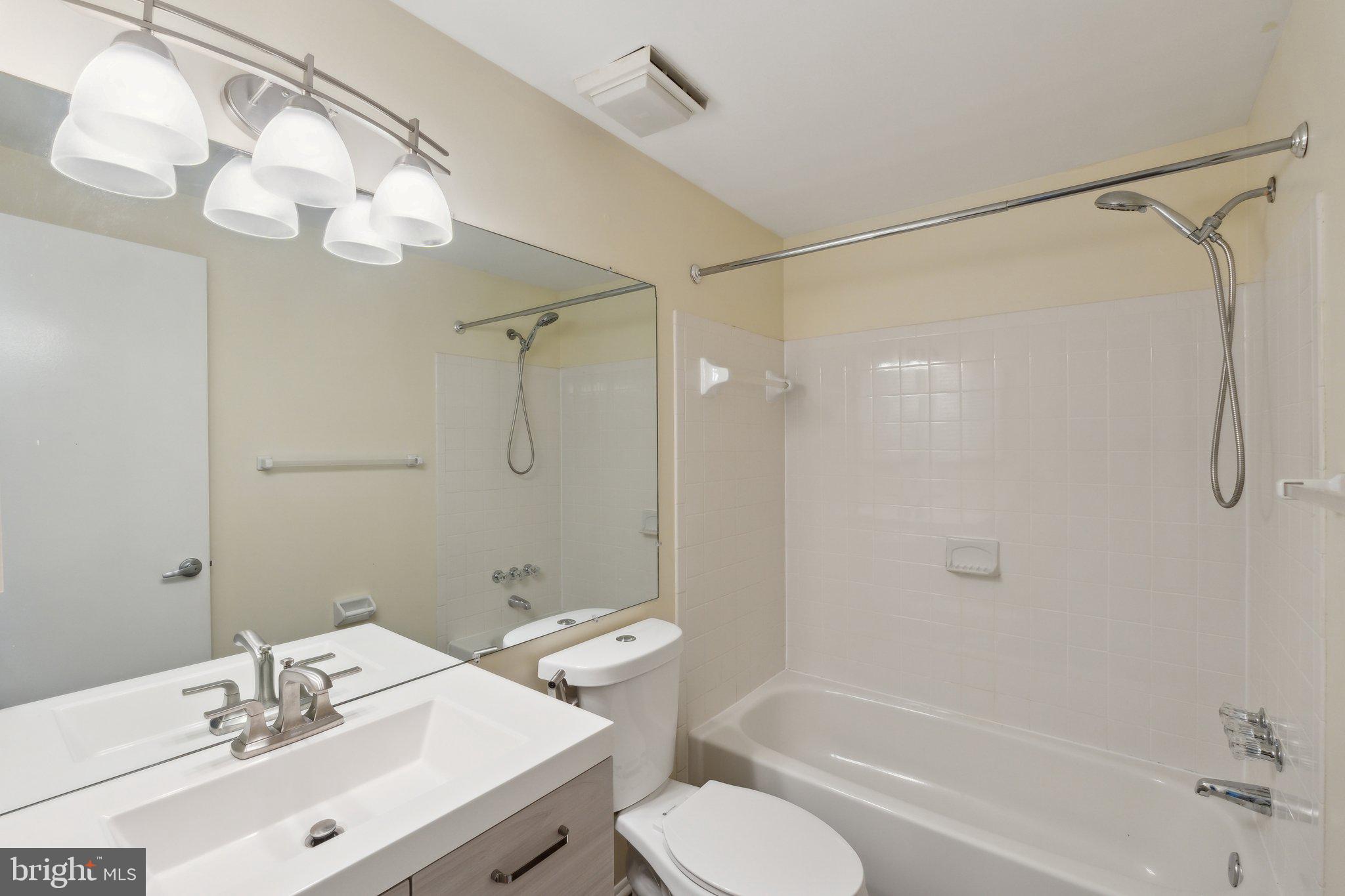 FARMINGDALE - Residential