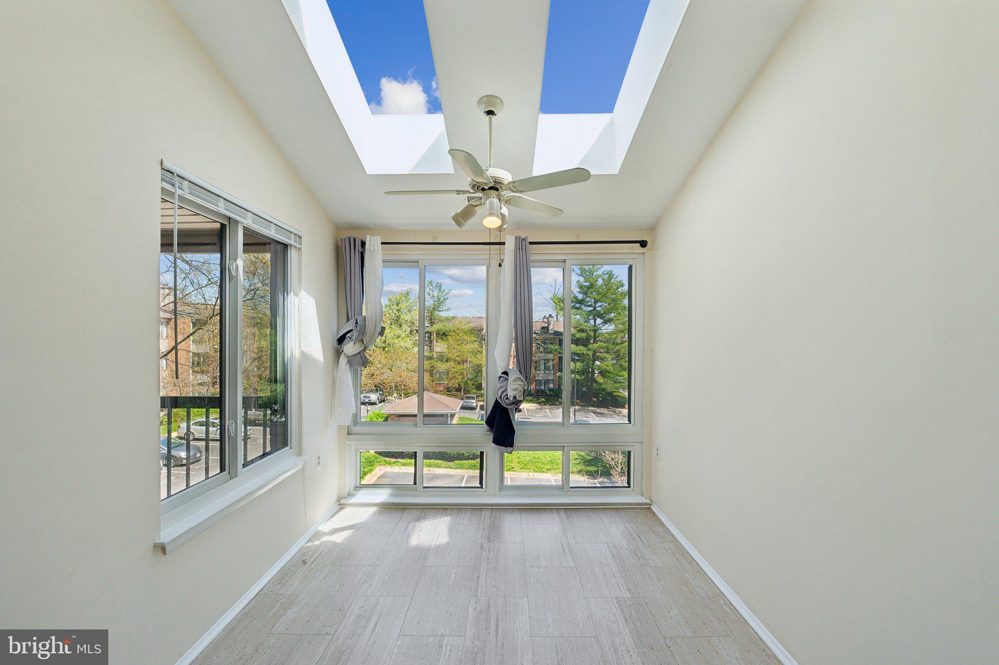 FARMINGDALE - Residential