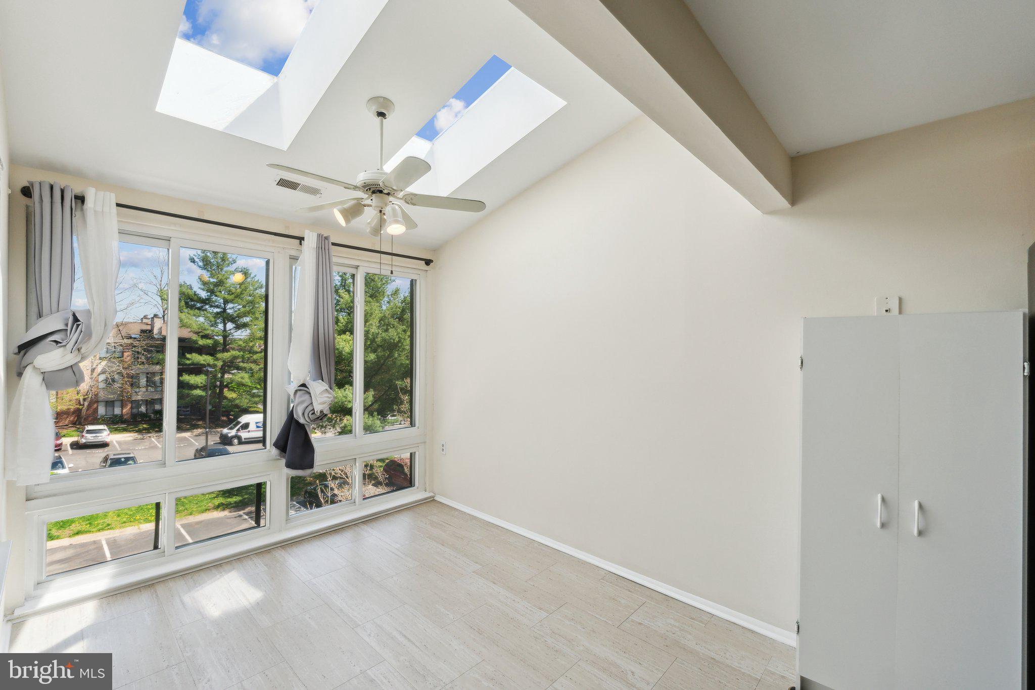 FARMINGDALE - Residential