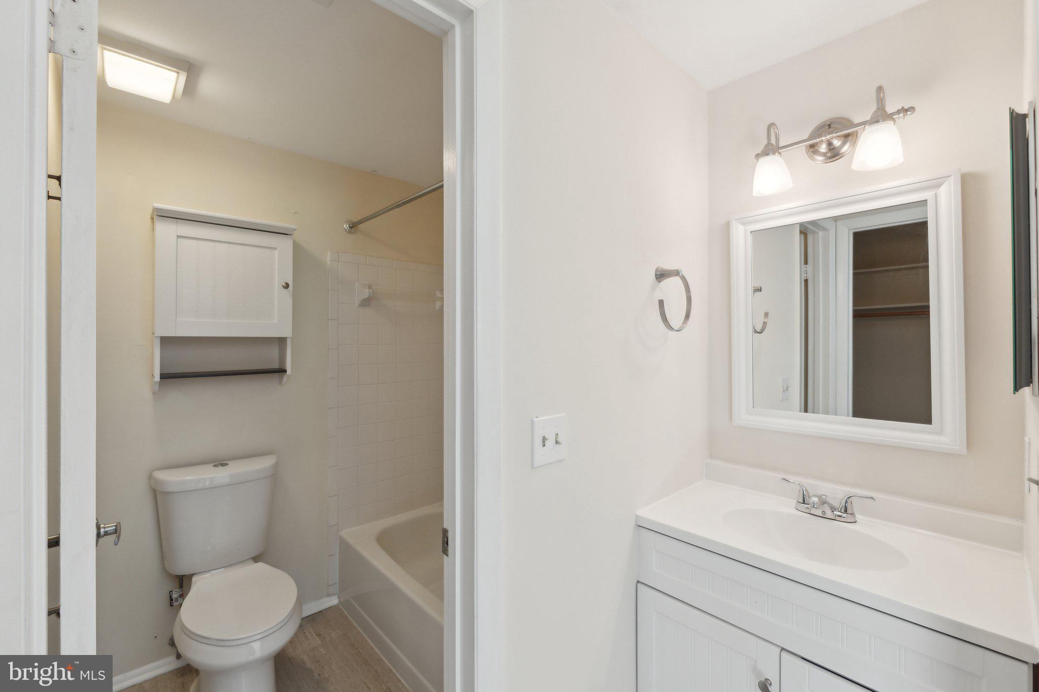 FARMINGDALE - Residential