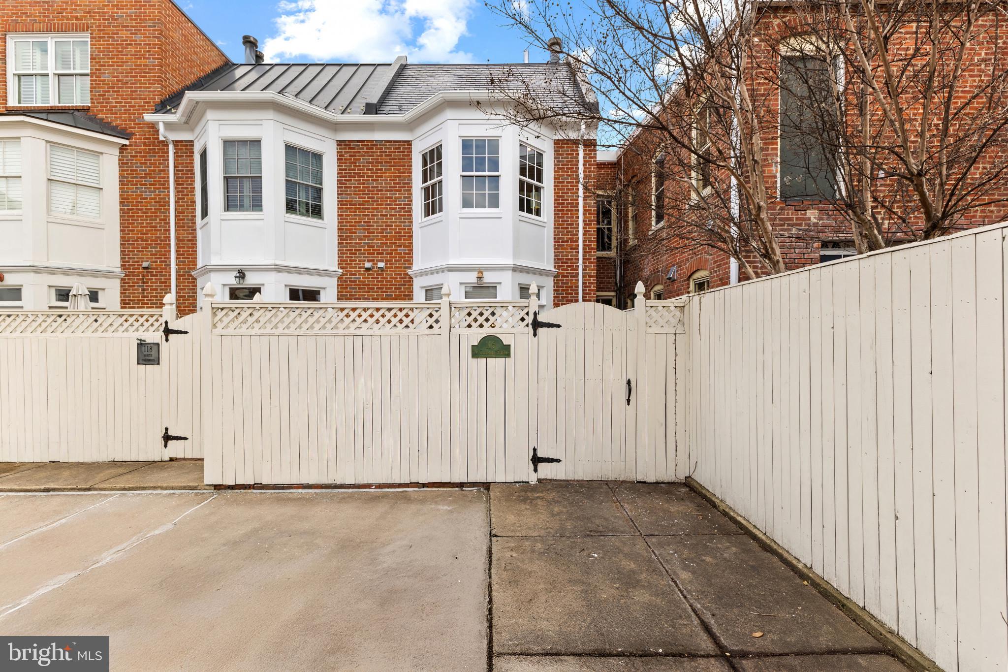 CHURCH SQUARE - Residential