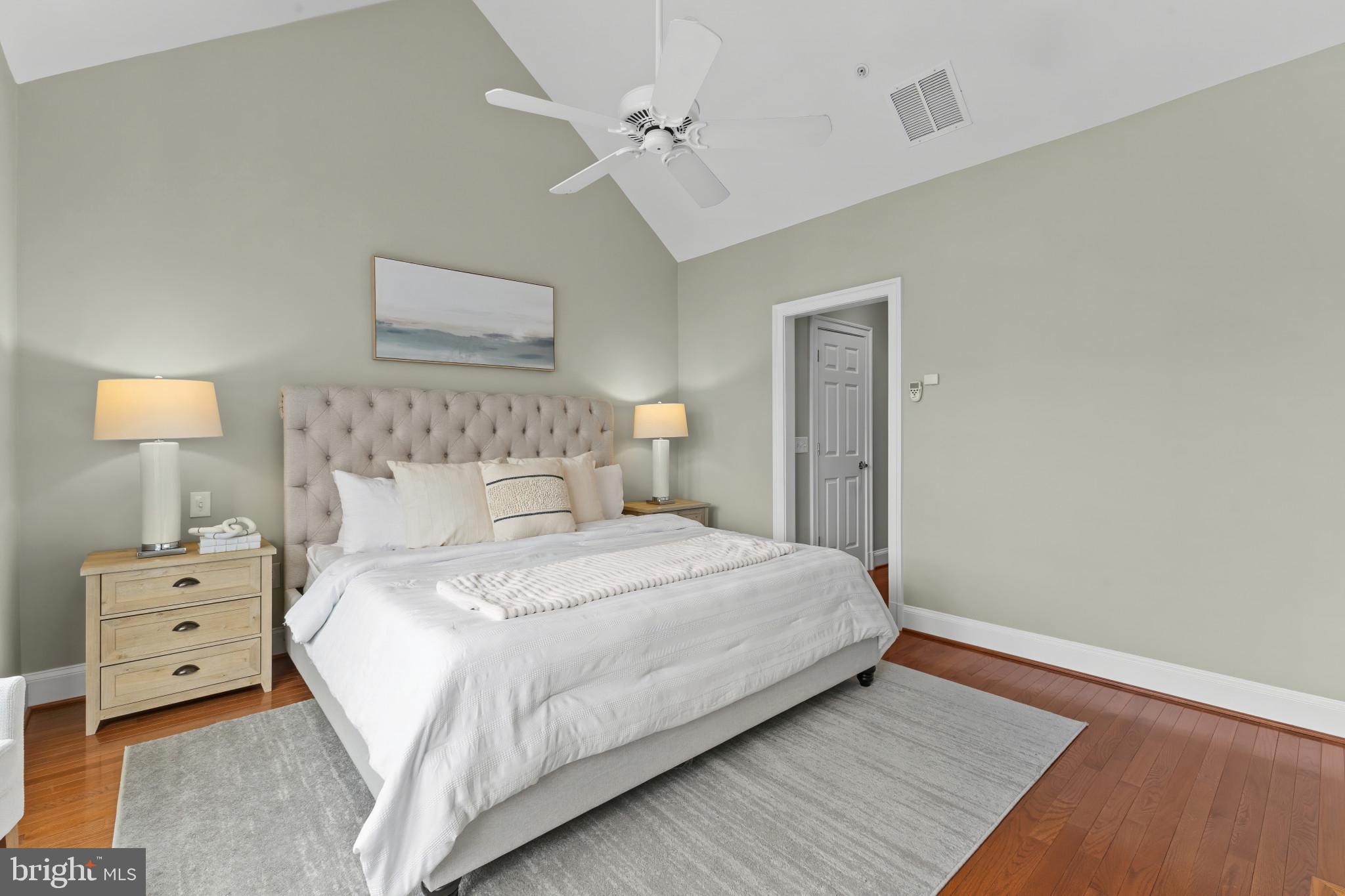 CHURCH SQUARE - Residential