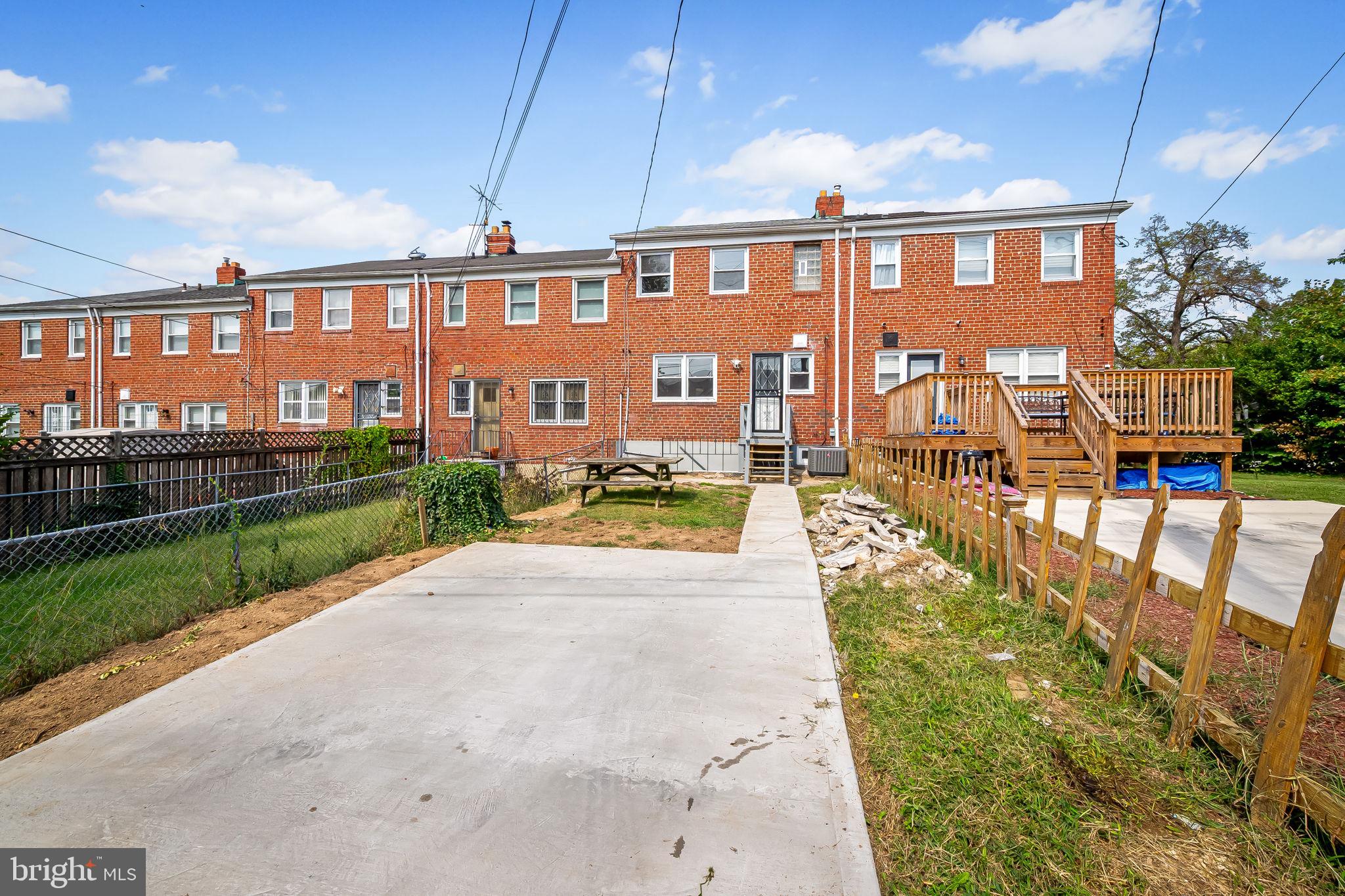 RAMBLEWOOD - Residential