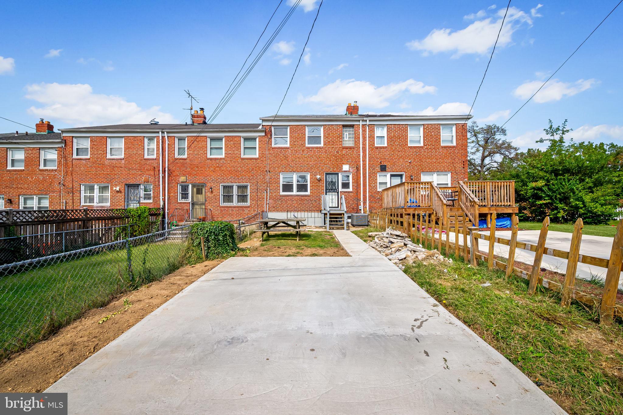 RAMBLEWOOD - Residential