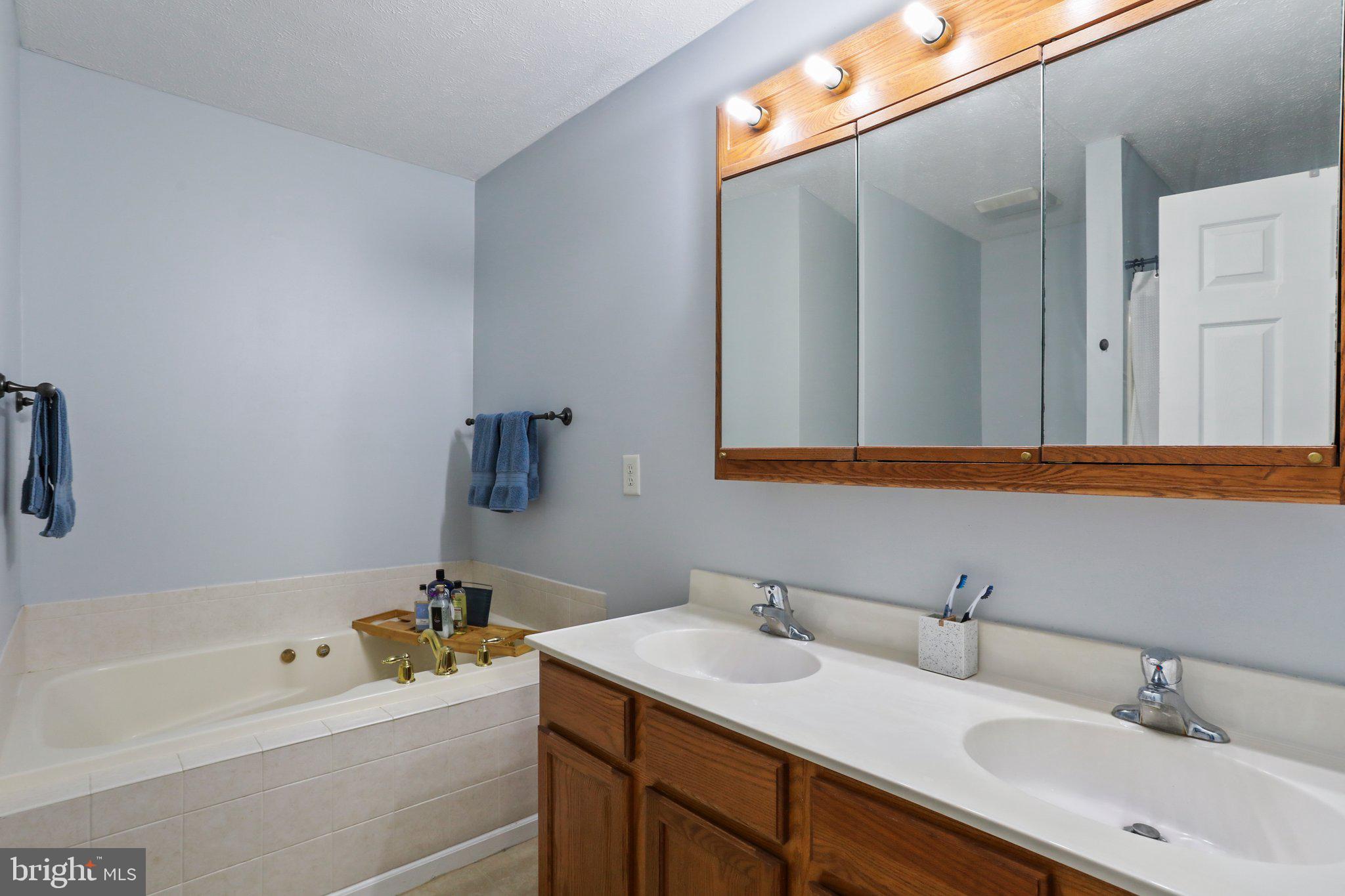 CRESTFIELD - Residential