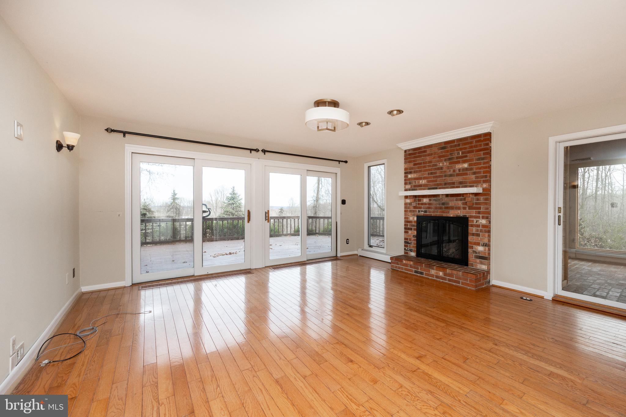 FOUR OAKS FARM - Residential Lease