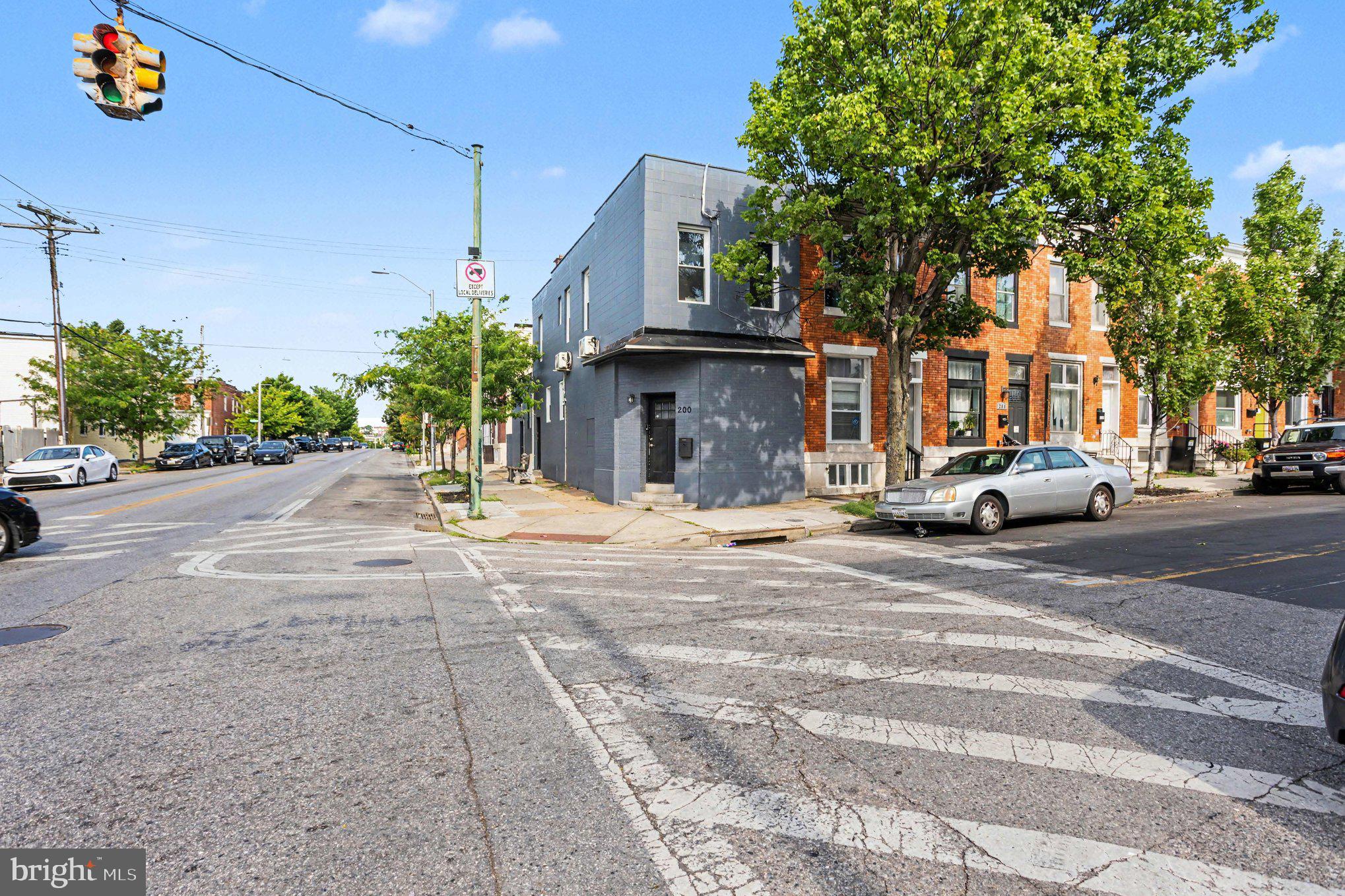 200 N ELLWOOD AVENUE