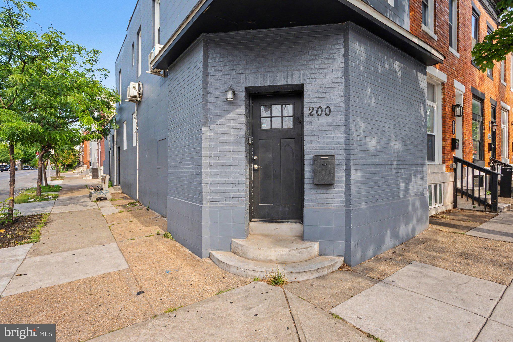 200 N ELLWOOD AVENUE