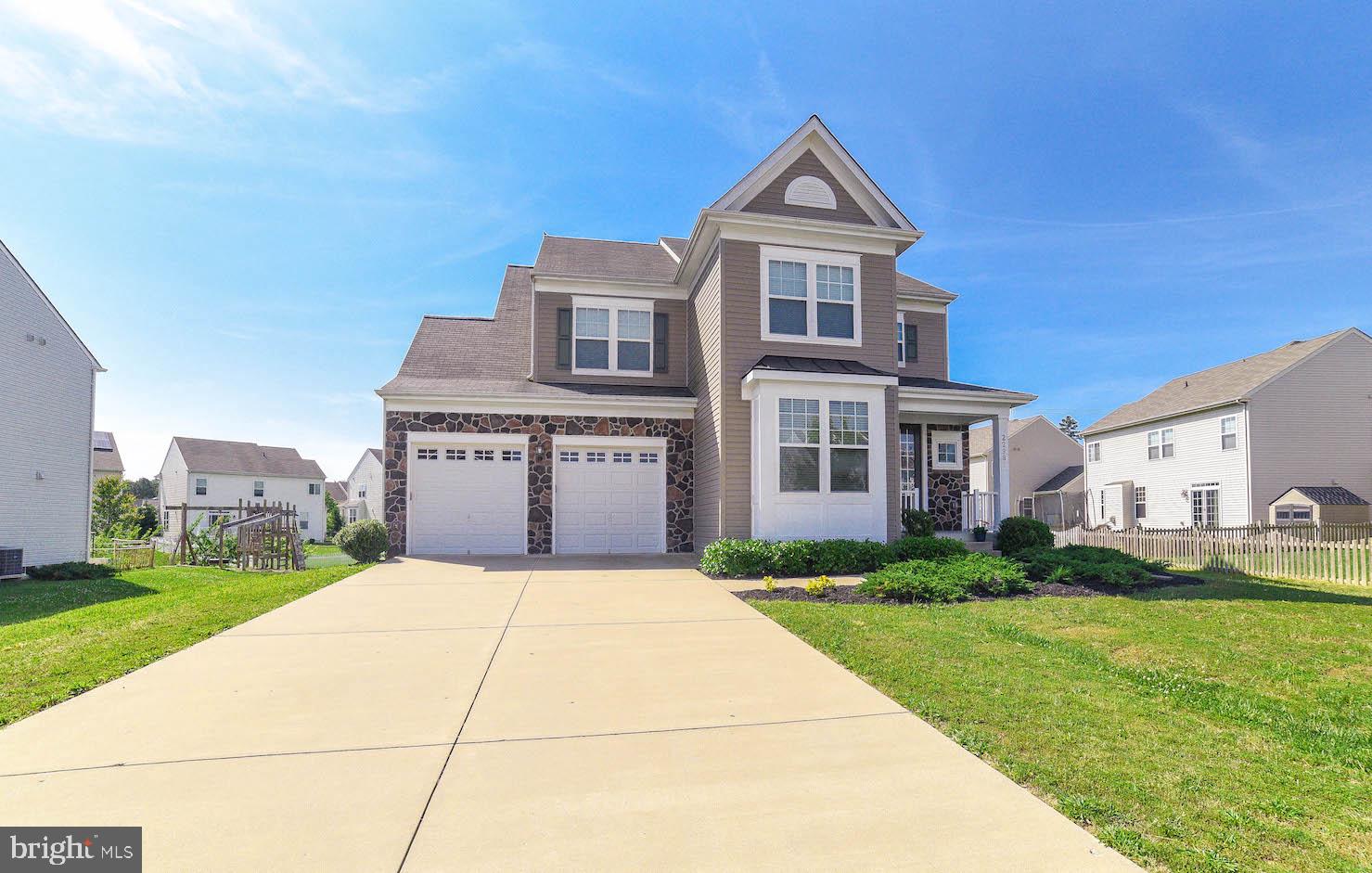 ***Brand New Carpet Throughout and Freshly Painted*** CLEAN AND WELL KEPT 2 STORY IN WOODLAND SECTION OF SOUGHT AFTER WILDEWOOD ON CORNER LOT. NICE OPEN FLOOR PLAN WITH HARDWOOD FLOORS IN FOYER, KITCHEN AND BREAKFAST ROOM. GRANITE COUNTERS, GAS STOVE FULLY FINISHED WALK-UP BASEMENT. ENJOY COMMUNITY POOL, CLUBHOUSE, TENNIS COURTS AND MORE.