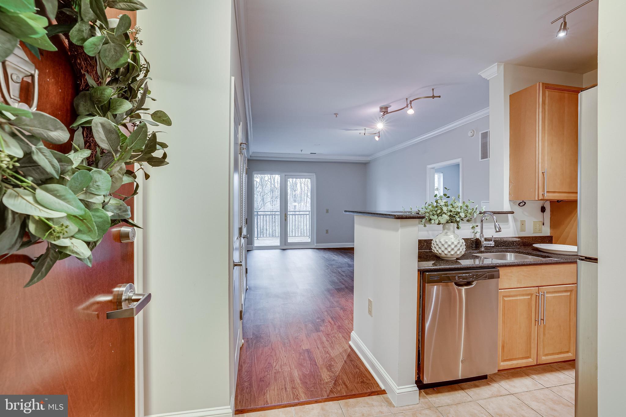 THE MERCER AT RESTON SQUARE - Residential