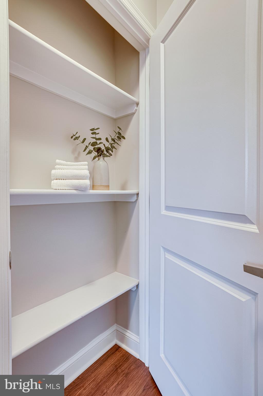 THE MERCER AT RESTON SQUARE - Residential