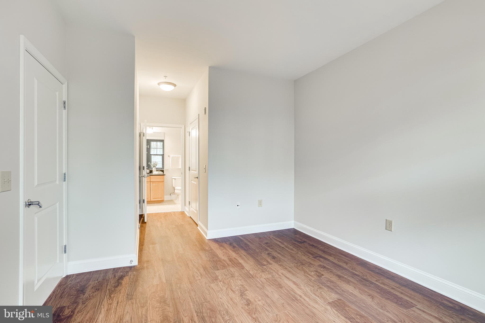 THE MERCER AT RESTON SQUARE - Residential