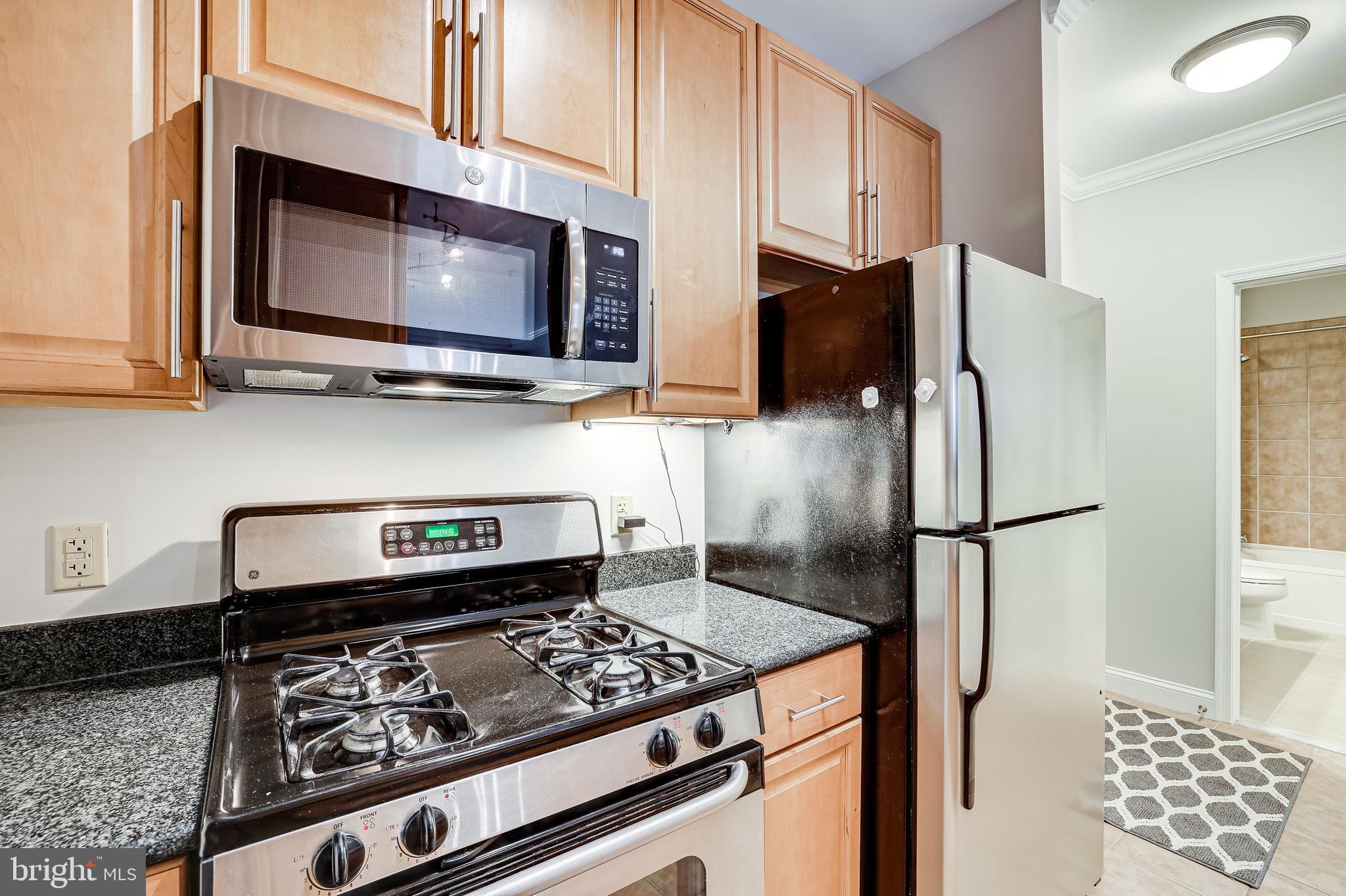 THE MERCER AT RESTON SQUARE - Residential