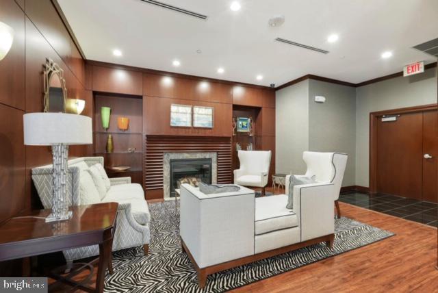 THE MERCER AT RESTON SQUARE - Residential